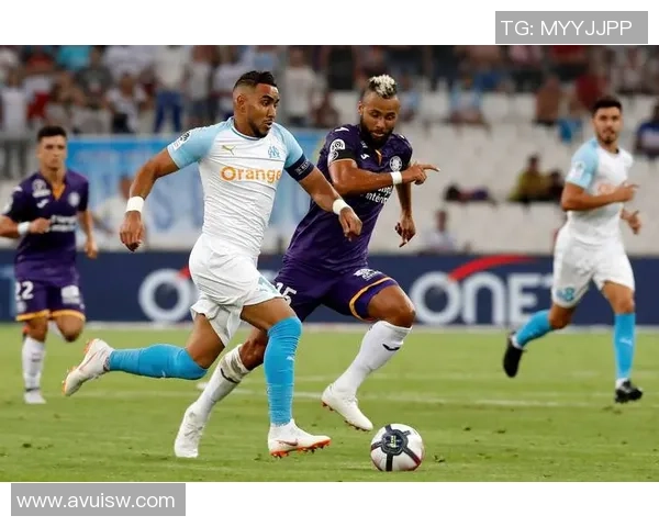 塞维利亚与西班牙人激战正酣精彩比赛直播全程回顾与分析